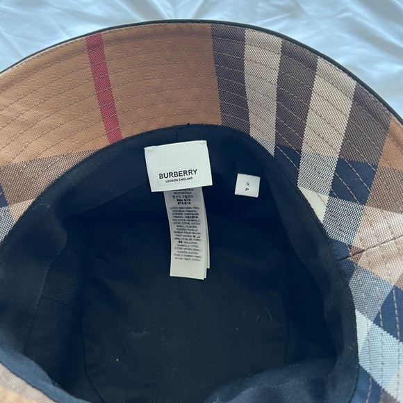 BURBERRY Bucket Hat 💯 Authentic Perfect for festival and vacation! - Picture 2 of 6